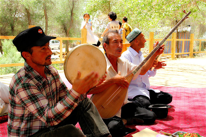 dance2.jpg dance2.jpg