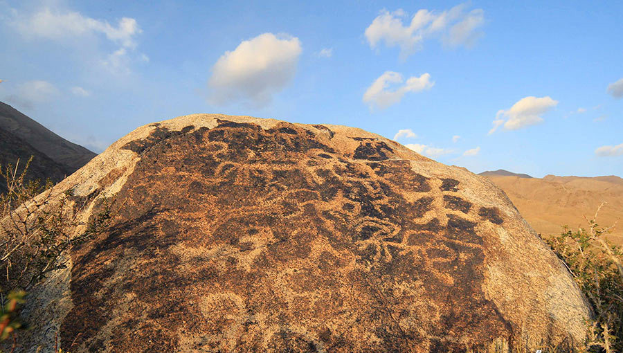 Rock-Carvings-in-Hami-3