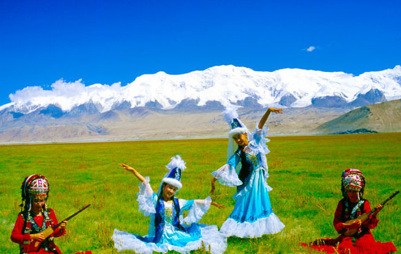 Song-and-Dance-of-Xinjiang-3