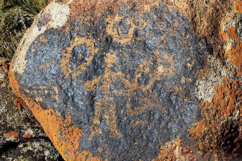 Rock-Carvings-in-Hami-2