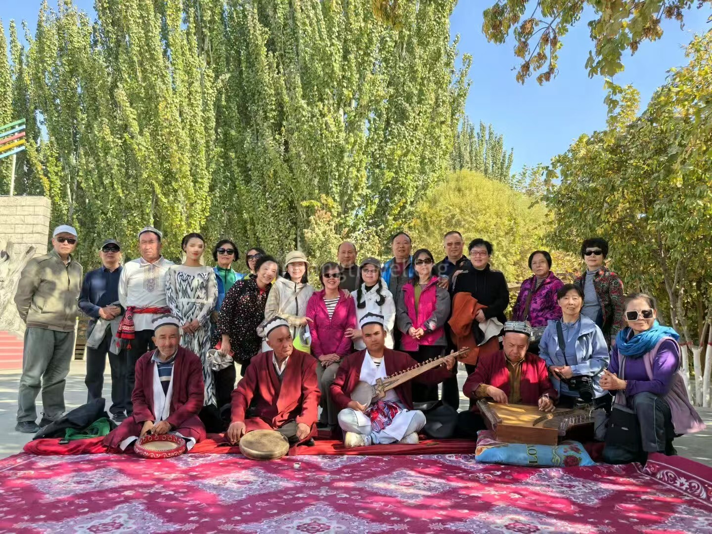 travelers-in-xinjiang.jpg travelers-in-xinjiang.jpg
